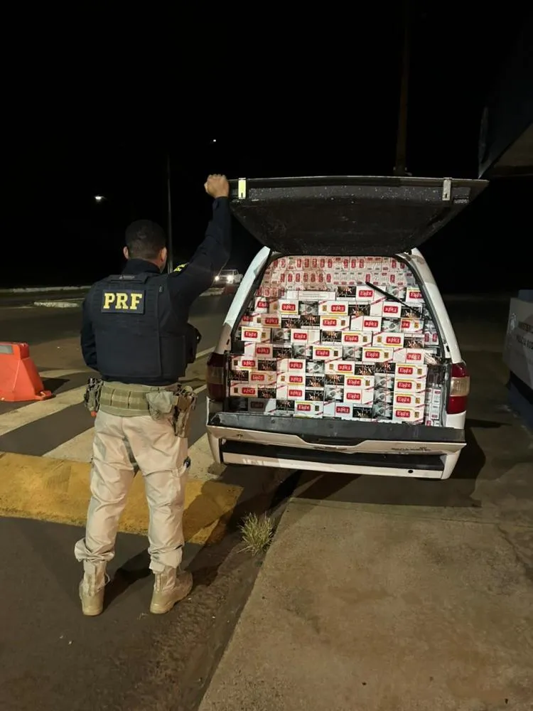 PRF apreendeu 13 mil maços de cigarros de origem estrangeira durante fiscalização na BR-262 em Três Lagoas (Foto - PRF)
