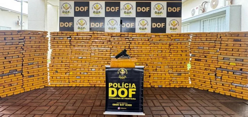 DOF apreendeu quase 2 toneladas de maconha transportadas em caminhonete roubada durante ação na zona rural de Ponta Porã (Foto - DOF)