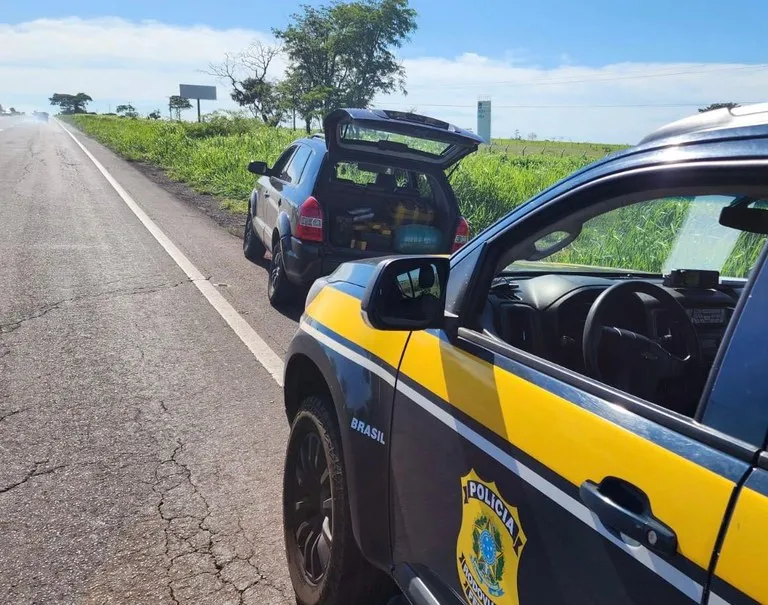 PRF apreendeu 185 quilos de maconha durante fiscalização na BR-267, em Bataguassu (Foto: Divulgação / PRF)