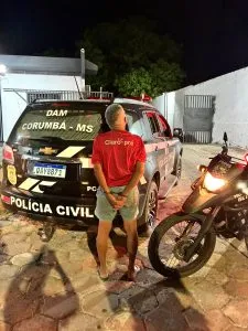 Polícia Civil prendeu homem de 73 anos suspeito de feminicídio ocorrido em Corumbá. A prisão aconteceu poucas horas após o crime. (Foto: Divulgação / Policia Civil)