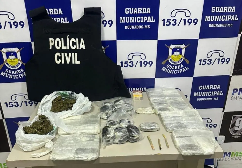 Polícia Civil e Guarda Municipal apreenderam aproximadamente 6 kg de entorpecente do tipo “dry” e prenderam um homem na rodoviária de Dourados (Foto – Divulgação / Polícia Civil)