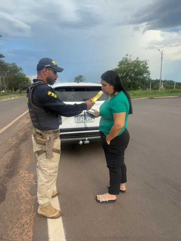Ação da PRF em Três Lagoas, reforça mensagem “Zero Álcool no Trânsito” e promove fiscalização de alcoolemia (Foto – PRF)