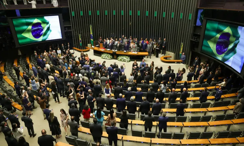Presidente Lula entrega mensagem ao Congresso Nacional durante sessão solene de reabertura do ano legislativo (Foto - Fabio Rodrigues-Pozzebom / Agência Brasil)