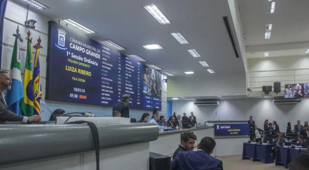Vereador Landmark utiliza a tribuna da Câmara para alertar sobre o colapso iminente na Educação Infantil e cobrar posicionamento imediato da prefeitura. (Foto: Divulgação / Câmara Municipal)