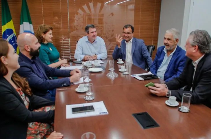 Governador Eduardo Riedel e a secretária Patrícia Cozzolino formalizam metas da Sead que buscam transformar a realidade social de Mato Grosso do Sul em 2026. (Foto: Divulgação / Governo de MS)