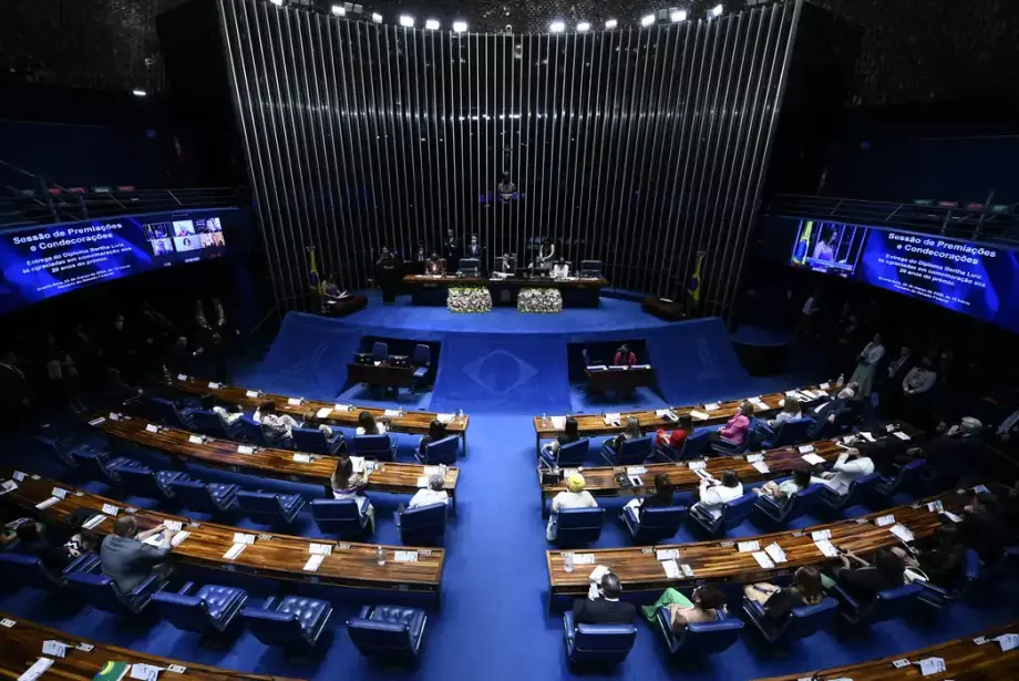 Senadores acionam TCU para tentar barrar licitação de R$ 90 milhões no Senado
