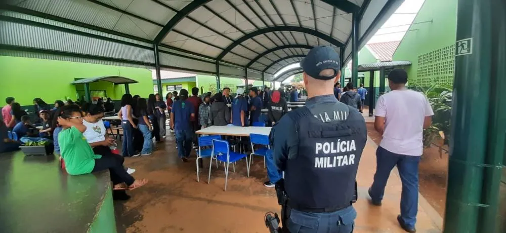 Policiais militares intensificam patrulhamento preventivo em frente a escolas durante a Operação Volta às Aulas em Três Lagoas (Foto - Divulgação / Polícia Militar)