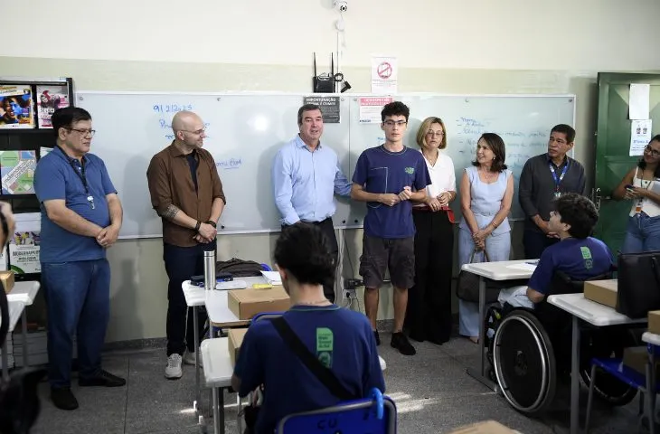Governador Eduardo Riedel visita escola estadual em Campo Grande no primeiro dia do ano letivo da Rede Estadual de Ensino (Foto – Governo de MS)