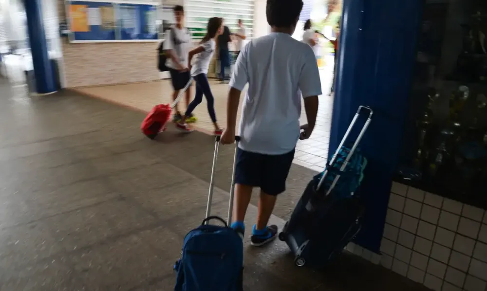 Ministério Público alerta que a superexposição de crianças nas redes sociais pode facilitar golpes e crimes (Foto – Agência Brasil)