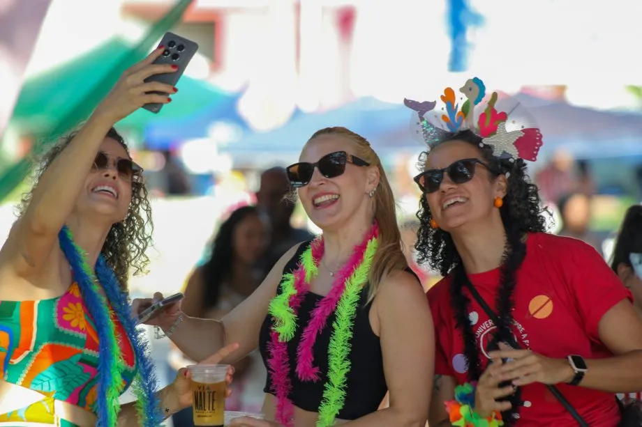 CarnaTRÊS 2026 reúne cerca de 7 mil pessoas durante três dias de festa na Lagoa Maior em Três Lagoas (Foto: divulgação / PMTL)