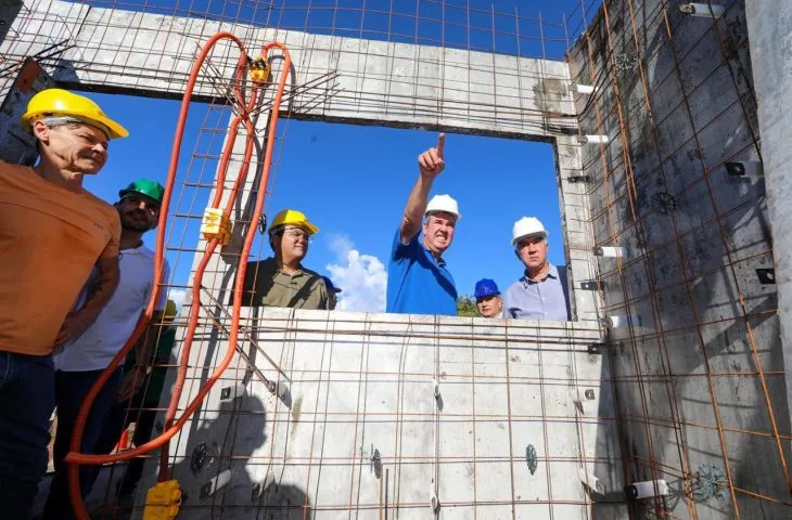 Governador Eduardo Riedel vistoria obras de infraestrutura e habitação em Corumbá com investimentos milionários do Governo do Estado (Foto: divulgação / Governo do Estado)