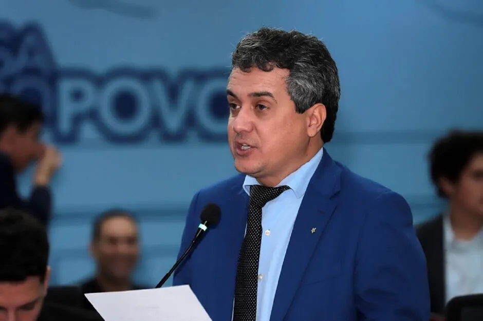 Chefe de gabinete de Vander protocola representação contra vereador Landmark e expõe racha no PT