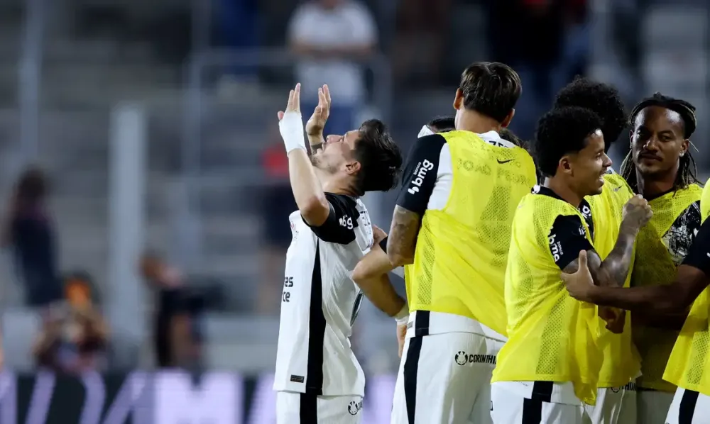 Corinthians vence Athletico na Arena da Baixada com gol de Garro