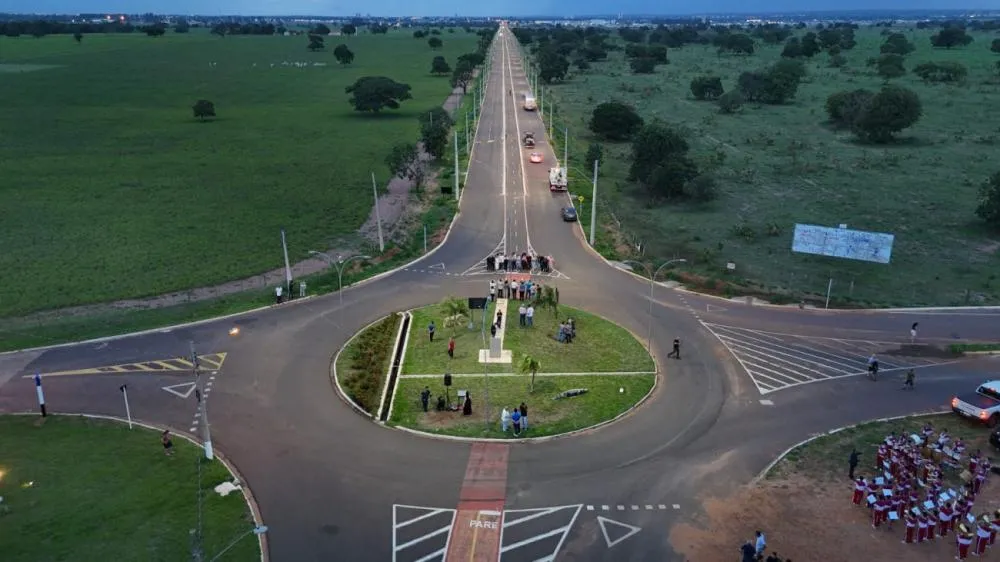 Prefeito Dr. Cassiano Maia inaugura nova iluminação da Avenida Jamil Jorge Salomão em Três Lagoas