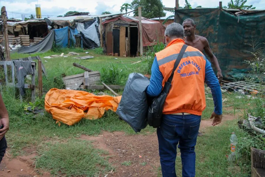 Defesa Civil e secretarias municipais realizam ação preventiva durante chuvas em Três Lagoas