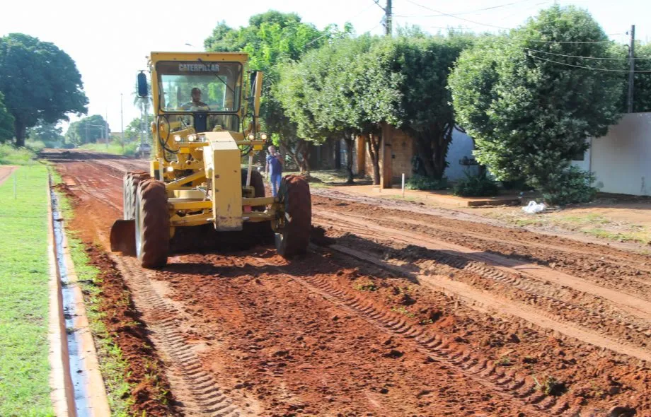 Prefeito assina ordem de serviço para obras de pavimentação e drenagem no Jardim Novo Ipanema (Foto: divulgação / PMTL)