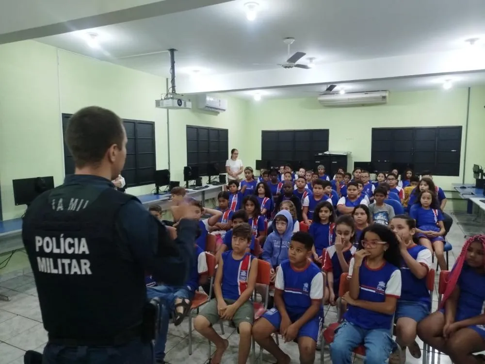 Policiais do 2º BPM realizam palestras educativas durante Operação Approximatus no bairro Paranapungá em Três Lagoas (Foto: divulgação / 2ºBPM)