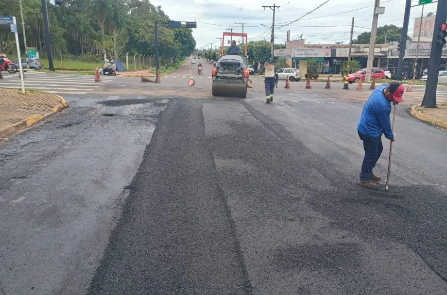 Trecho da Avenida Jary Mercante recebe recapeamento em Três Lagoas