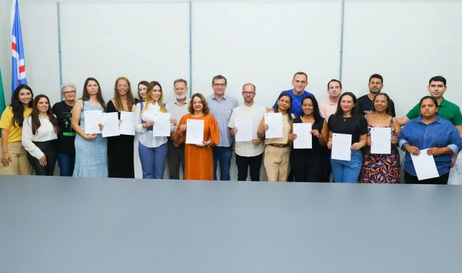 Prefeito Cassiano Maia empossa 13 novos servidores nas áreas de Saúde, Educação e Infraestrutura em Três Lagoas