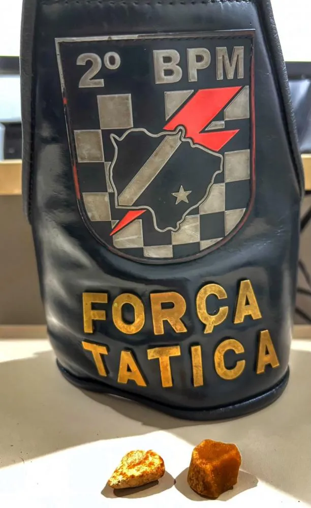 Força Tática apreende “crack” e prende mulher após denúncias de tráfico no Jardim das Paineiras em Três Lagoas (Foto: Divulgação / Polícia Militar)