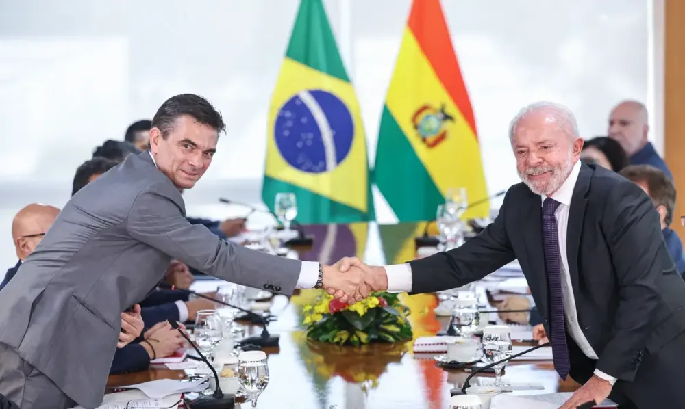 Presidentes Luiz Inácio Lula da Silva e Rodrigo Paz durante reunião no Palácio do Planalto em Brasília (Foto: Marcelo Camargo / Agência Brasil)