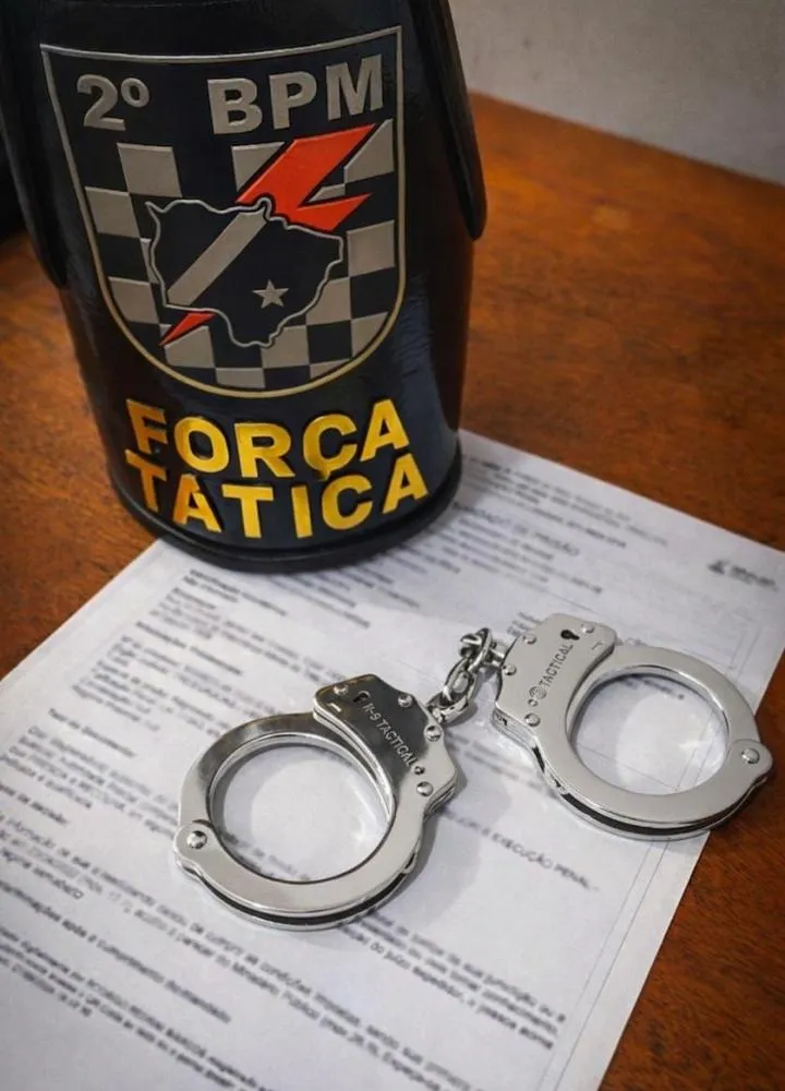 Força Tática cumpriu mandado e prendeu suspeito no Santa Luzia em Três Lagoas (Foto: Divulgação / Policia Militar)