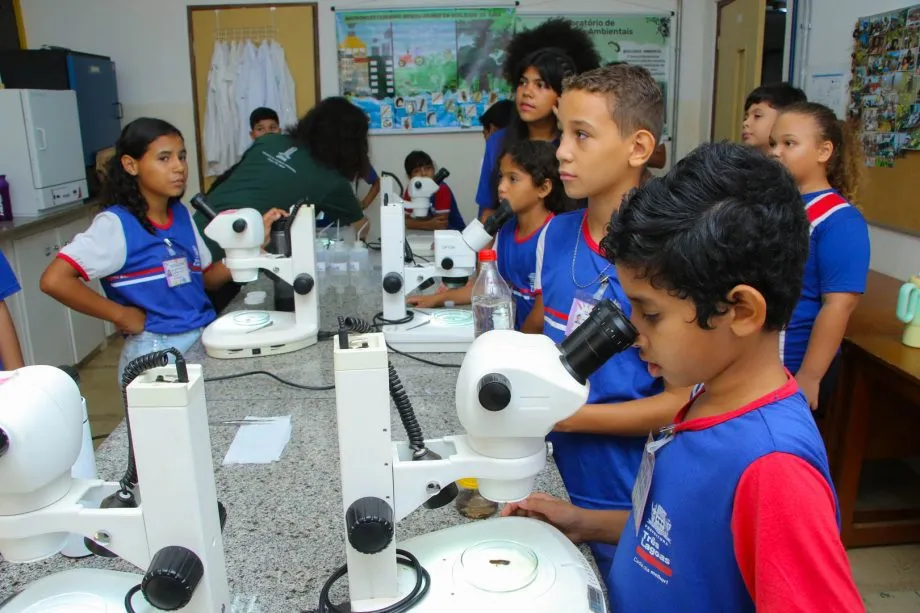 Alunos participam de visita aos laboratórios da UFMS durante a Semana da Água em Três Lagoas (Foto: divulgação / Prefeitura de Três Lagoas)