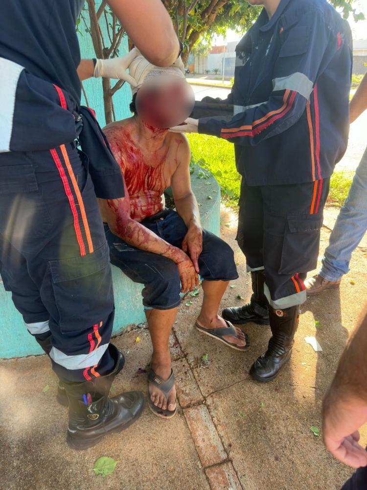 O homem foi socorrido pelo SAMU e encaminhado ao UPA. - FOTO: 24H News MS