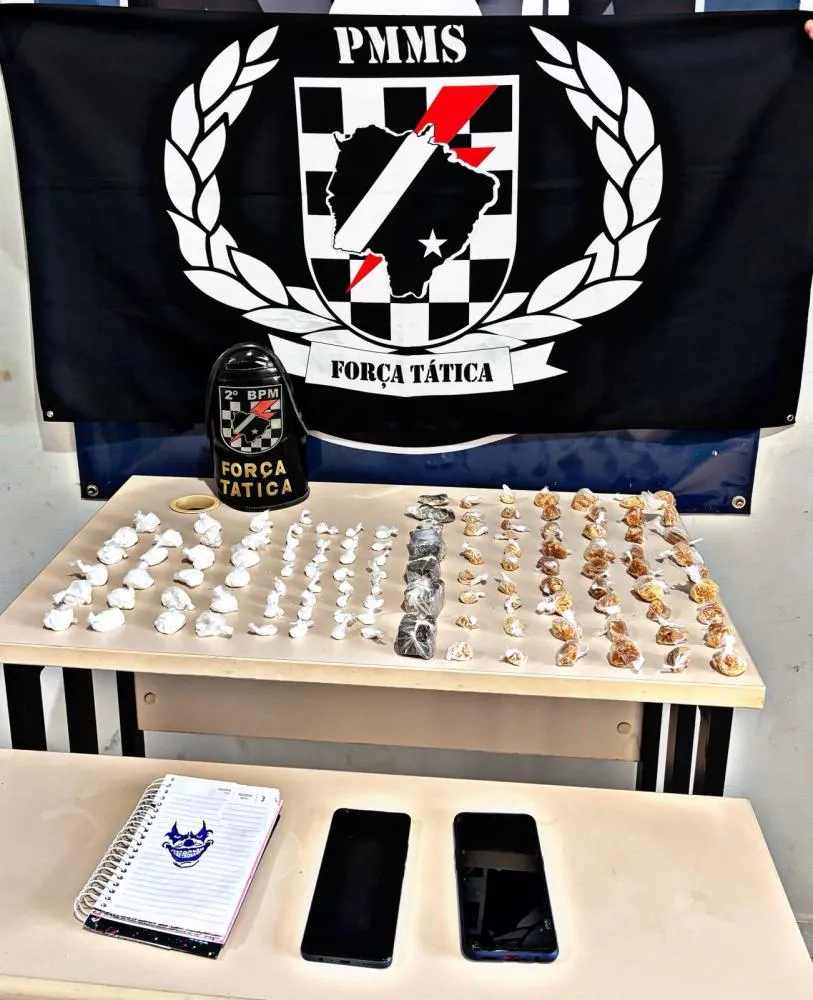 Força Tática prende homem e apreende adolescente com drogas no bairro Vila Piloto em Três Lagoas (Foto: divulgação / Polícia Militar).