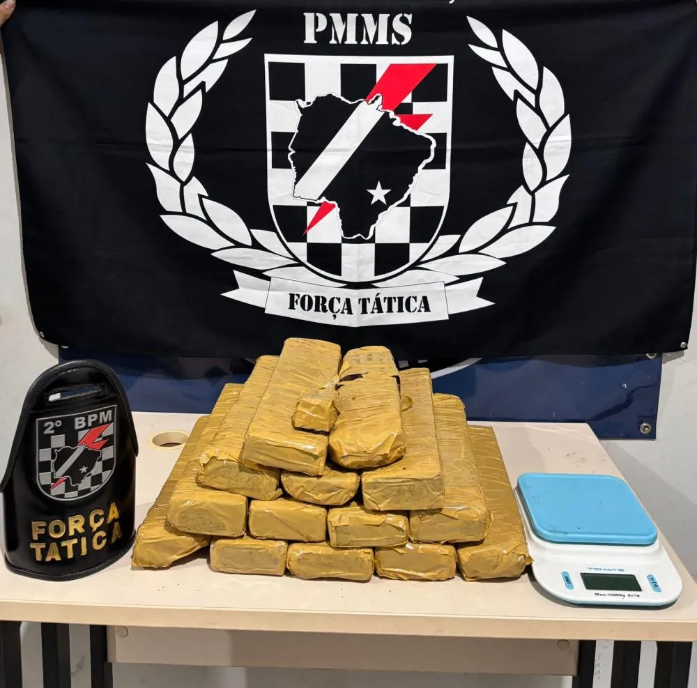 Força Tática encontra 15 tabletes de maconha em residência no Jardim Carioca em Três Lagoas (Foto: divulgação / Polícia Militar).