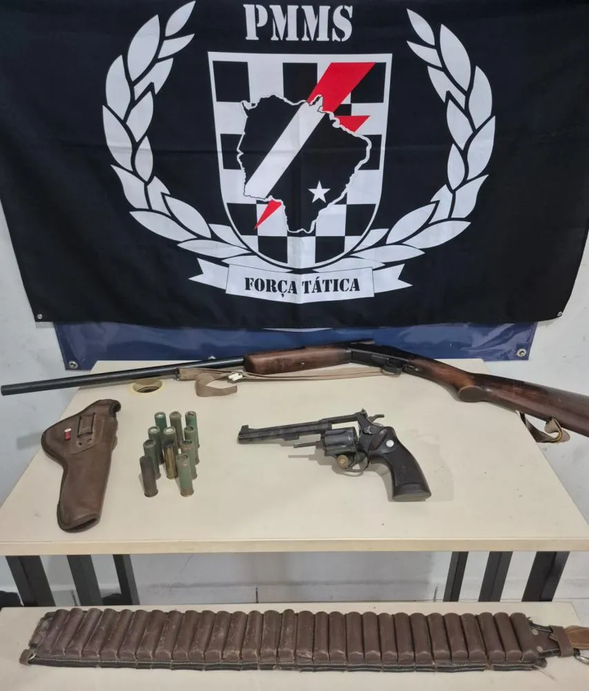 Força Tática prende homem após disparos e apreende armas no Jardim Ipanema em Três Lagoas (Foto: divulgação / Polícia Militar).