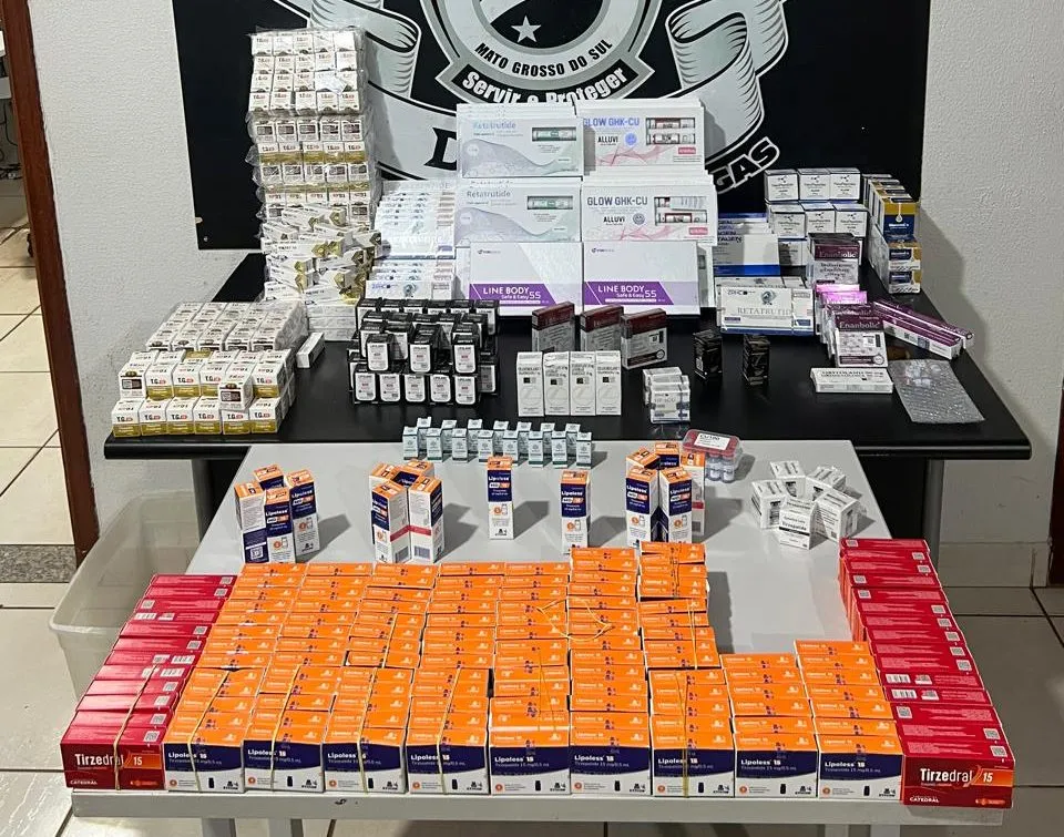 DENAR apreende carga milionária de mercadorias ilegais durante operação na BR-060 entre Campo Grande e Sidrolândia (Foto: divulgação / Polícia Civil).