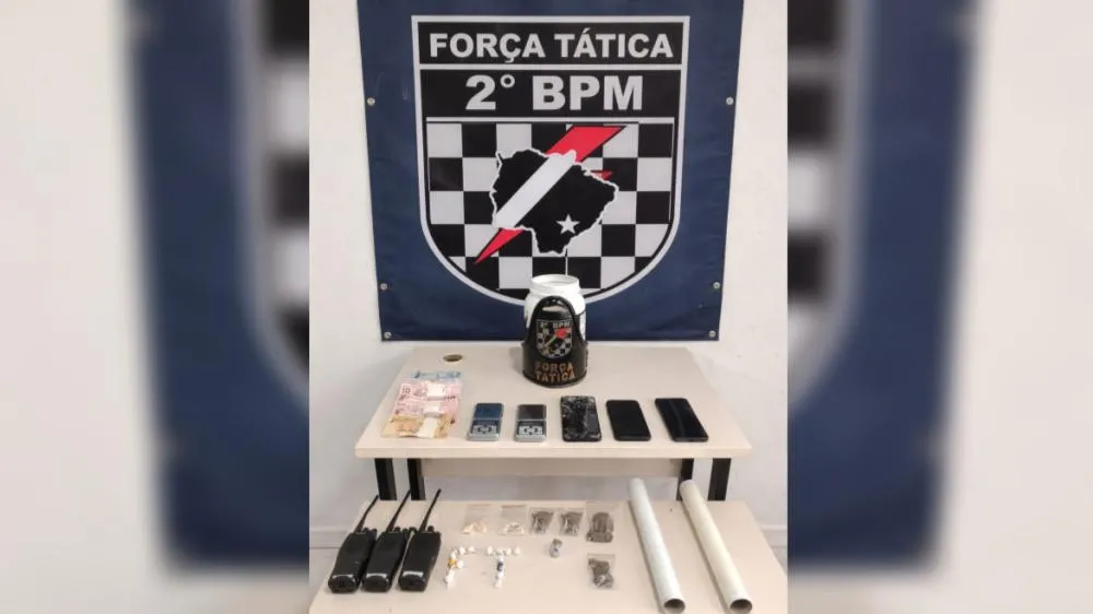 Força Tática apreende dois menores e prende mulheres após descoberta de “casa do tráfico” no bairro São João em Três Lagoas (Foto: 24h News MS)