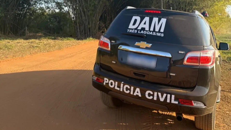 Homem de 28 anos é preso após agredir mulher com socos, chutes e faca durante a madrugada em Três Lagoas (Foto: Divulgação / Polícia Civil)
