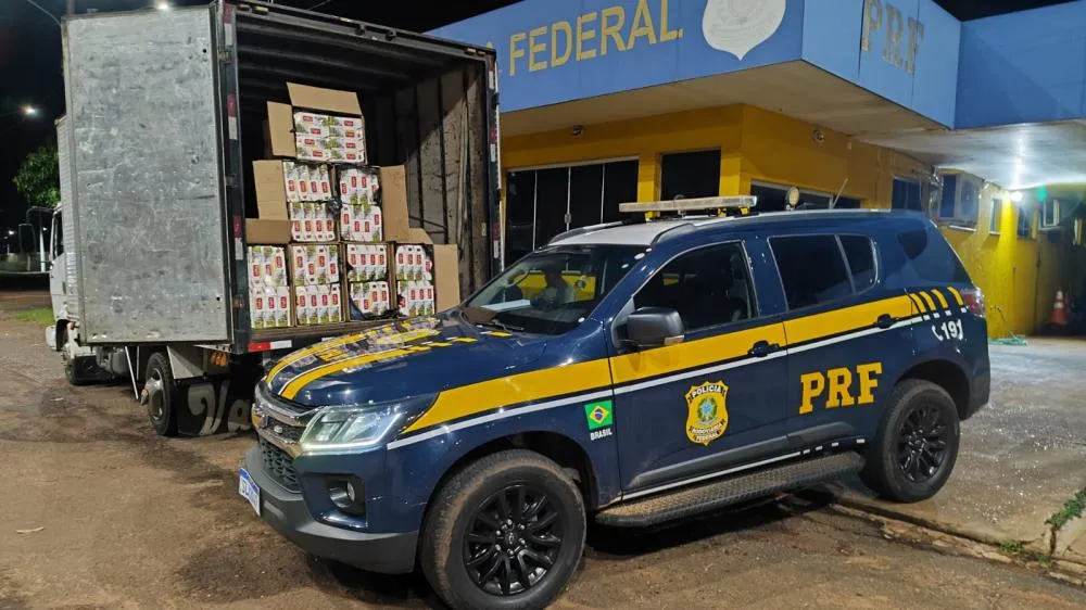 PRF apreende 20 mil maços de cigarros contrabandeados durante fiscalização na BR-262 em Água Clara (Foto: divulgação / PRF)