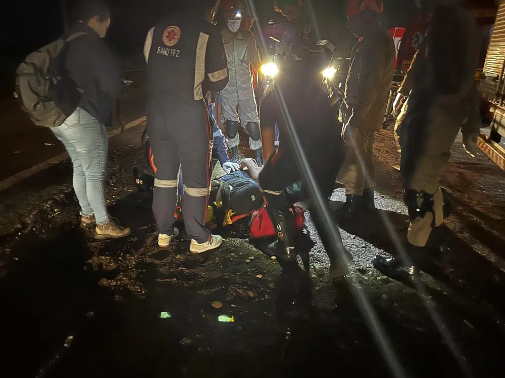 Motociclista fica ferido após colisão com caminhão no anel viário da BR-262 em Três Lagoas