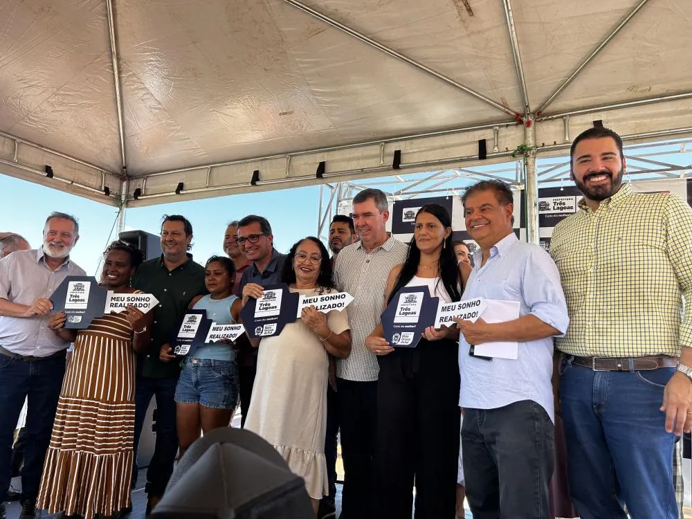 Prefeitura de Três Lagoas e Governo de MS entregam 30 casas no Violetas III e celebram aniversário do prefeito Cassiano Maia