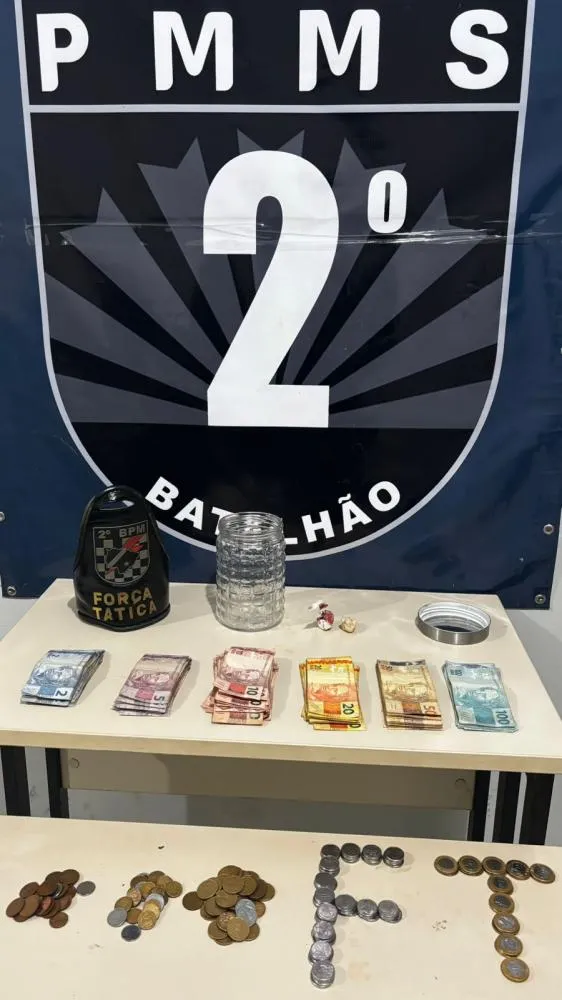 Força Tática do 2º BPM prende suspeito com crack e mais de R$ 4,5 mil em Três Lagoas (Foto: divulgação / Polícia Militar)