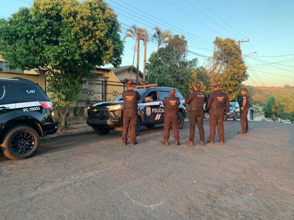 Polícia Civil deflagra operação contra organização criminosa que usava viaturas para transporte de drogas em MS