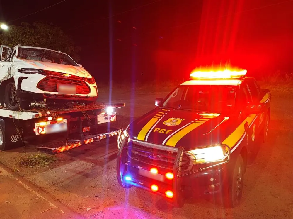 PRF recupera veículo furtado em SP após motorista tentar fugir de abordagem e bater em outro veículo na BR-262 em Três Lagoas