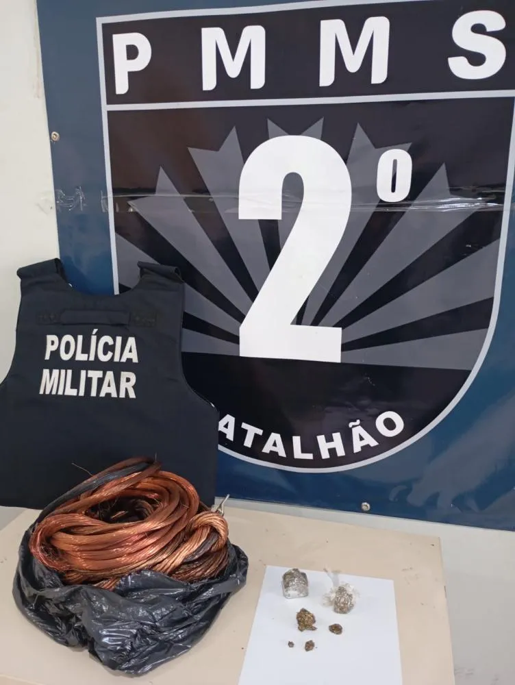 Após denúncia de perturbação do sossego, Polícia Militar prende homem por furto e apreende maconha em hotel de Três Lagoas 