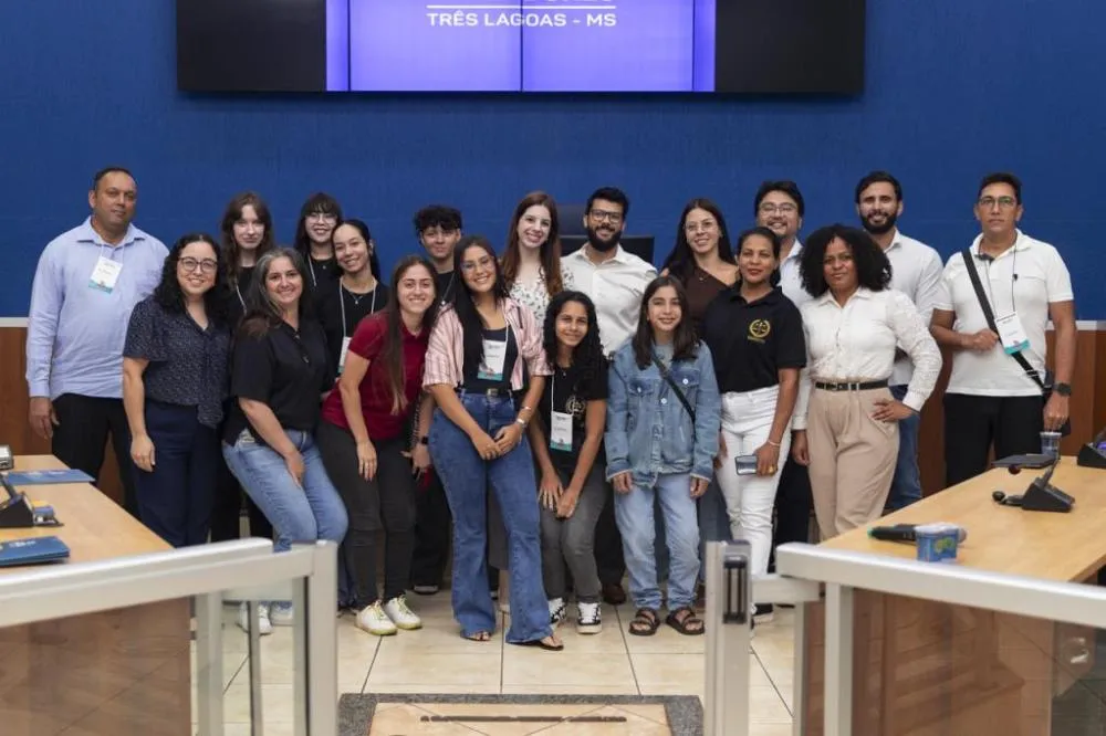 Acadêmicos de Direito da AEMS participam de visita guiada na Câmara de Três Lagoas