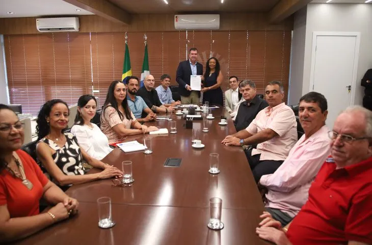 Governo de MS autoriza concurso com 2 mil vagas para professores da Rede Estadual