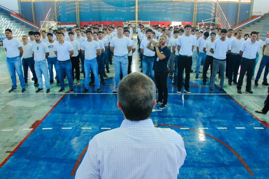 Solenidade reuniu 173 jovens da classe de 2008 e anteriores no Ginásio Cacilda Acre Rocha