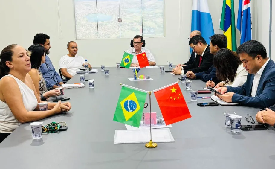 Prefeito Dr. Cassiano Maia recebe empresários chineses interessados em investir em indústria de R$ 130 milhões em Três Lagoas