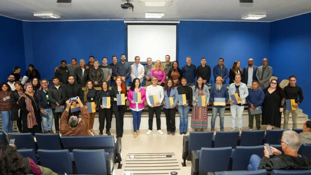 Vereadores e prefeito participaram da posse de novos conselheiros municipais no Plenarinho da Câmara em Três Lagoas (Foto: divulgação / Câmara Municipal de Três Lagoas)