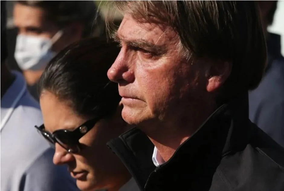 Bastidores do PL apontam tensão entre Jair Bolsonaro, Eduardo Bolsonaro e aliados de Michelle Bolsonaro (Foto: reprodução / Metrópoles)