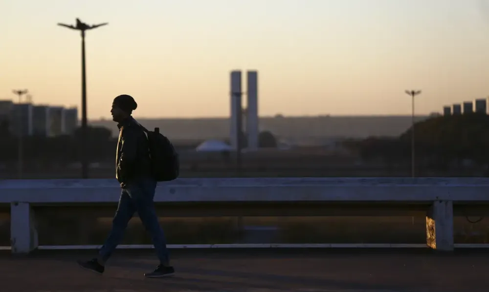 Massa de ar frio derruba temperaturas e clima seco predomina no Centro-Oeste