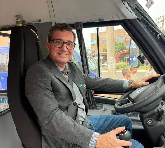 Três Lagoas recebe novo veículo para transporte de pacientes do SUS