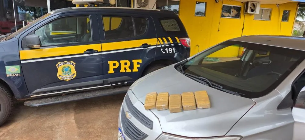 PRF apreendeu aproximadamente 5 quilos de cocaína escondidos em veículo durante fiscalização na BR-262, em Água Clara (Foto: divulgação / PRF)